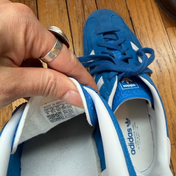 adidas gazelle in Blue Bird / Cloud White / Gum | barely worn! - Picture 5 of 9